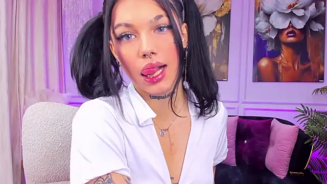 YasminWild online show from February 10, 5:00 am