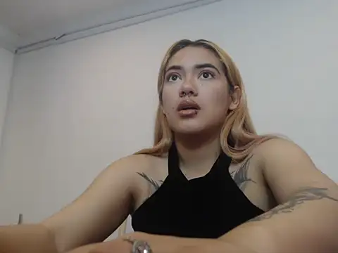 Snapshot of KloeeCavallier chatting on February 27, 11:54 am KloeeCavallier online show from February 27, 11:54 am