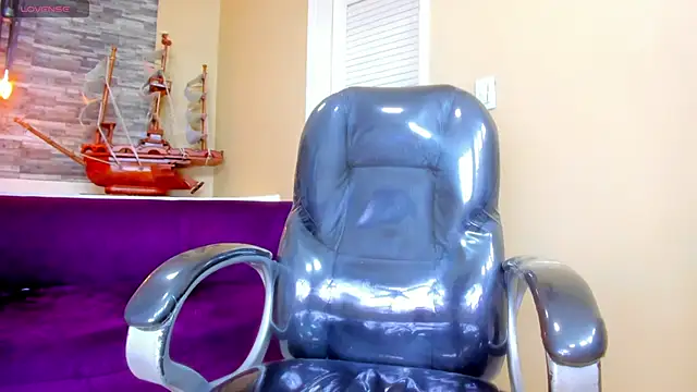 Snapshot of Hottie_Bear chatting on November 17, 5:13 am Hottie Bear online show from November 17, 5:13 am