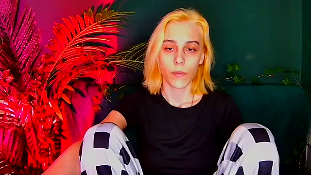 MiilaGlow online show from December 19, 2:13 pm