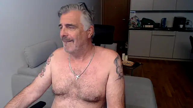 Snapshot of Buidapest chatting on November 19, 9:20 am Buidapest online show from November 19, 9:20 am