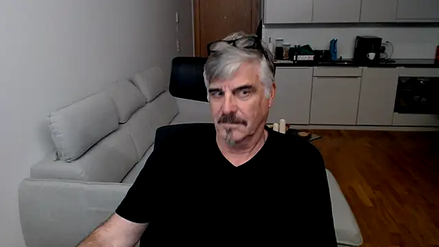 Buidapest online show from December 13, 9:53 pm