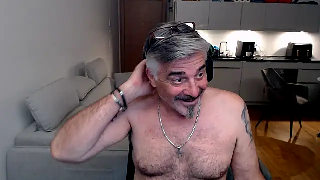 Buidapest online show from March 4, 1:11 am