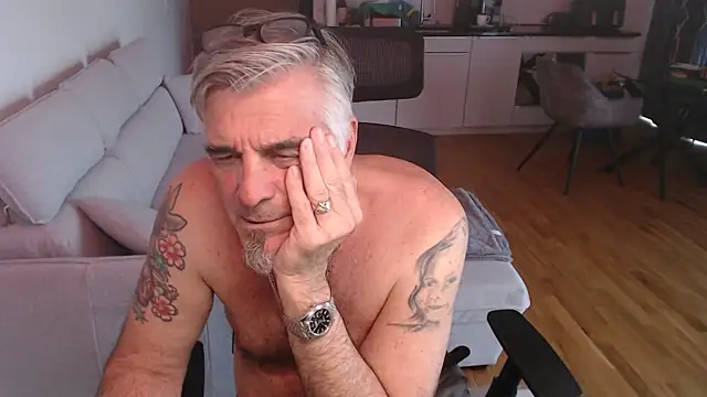 Buidapest online show from April 6, 4:52 pm