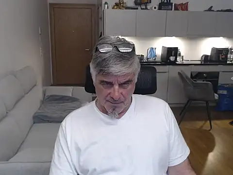 Buidapest online show from April 12, 12:21 pm