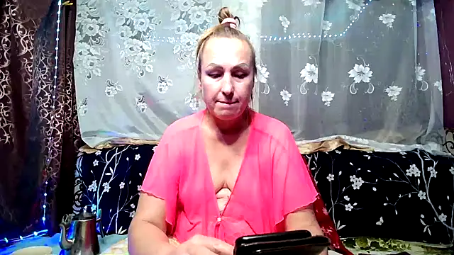 Kissingyouu online show from December 5, 6:48 pm