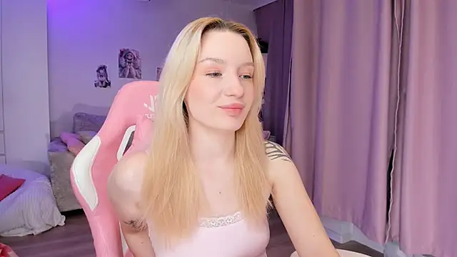 Tiffany Paw online show from December 15, 3:00 am