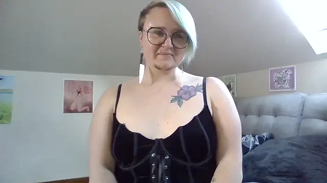 queerlyjaz online show from November 30, 6:45 pm