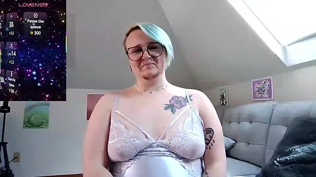 queerlyjaz online show from March 1, 7:16 pm