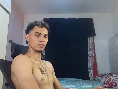 Snapshot of MischievousDuo chatting on November 26, 7:20 am MischievousDuo online show from November 26, 7:20 am