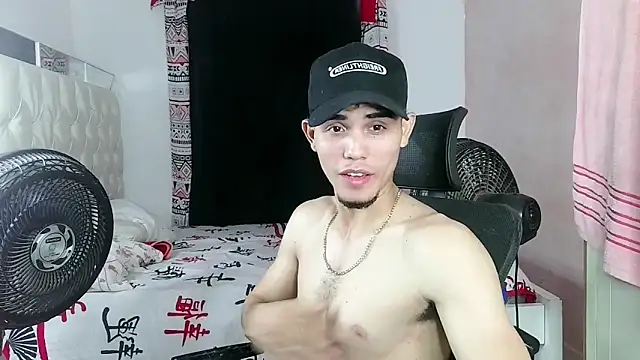 Snapshot of MischievousDuo chatting on December 3, 5:59 am MischievousDuo online show from December 3, 5:59 am