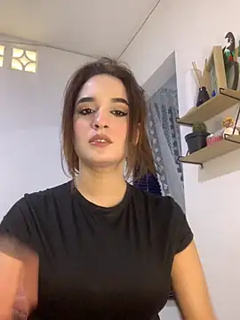 Snapshot of Esmeralda4 chatting on December 5, 8:38 pm Esmeralda4 online show from December 5, 8:38 pm