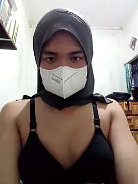 Snapshot of HawaWhisper chatting on December 16, 4:12 pm HawaWhisper online show from December 16, 4:12 pm