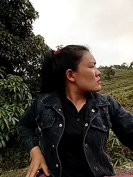 Snapshot of meomeo-00 chatting on February 17, 8:33 am meomeo-00 online show from February 17, 8:33 am