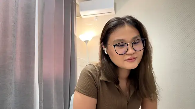 HoneyKitsu online show from November 20, 9:20 am