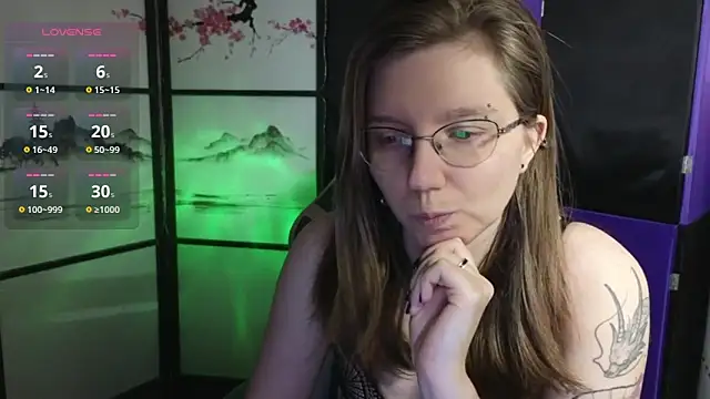 Snapshot of scarlettsrose chatting on June 8, 1:11 pm scarlettsrose online show from June 8, 1:11 pm