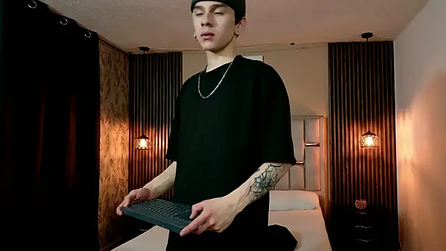 Snapshot of James_Adams_01 chatting on February 11, 12:32 pm James Adams 01 online show from February 11, 12:32 pm