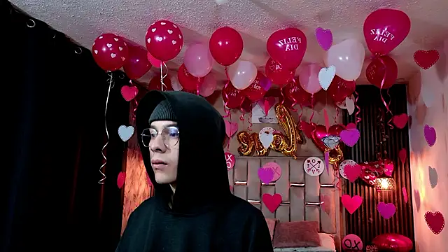 Snapshot of James_Adams_01 chatting on February 14, 11:40 am James Adams 01 online show from February 14, 11:40 am