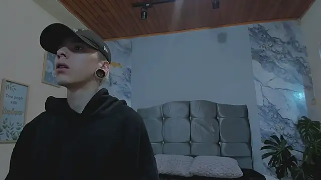 Snapshot of James_Adams_01 chatting on February 25, 11:42 am James Adams 01 online show from February 25, 11:42 am