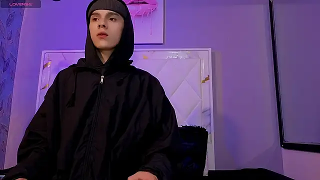 Snapshot of James_Adams_01 chatting on March 3, 3:34 am James Adams 01 online show from March 3, 3:34 am