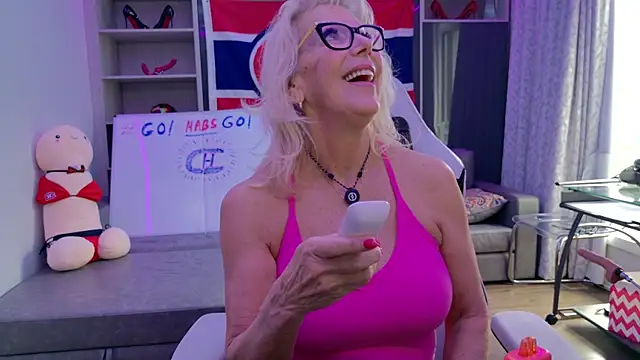 Snapshot of FitCougar chatting on May 8, 4:45 pm FitCougar online show from May 8, 4:45 pm