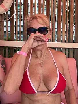Snapshot of FitCougar chatting on May 13, 1:52 pm FitCougar online show from May 13, 1:52 pm