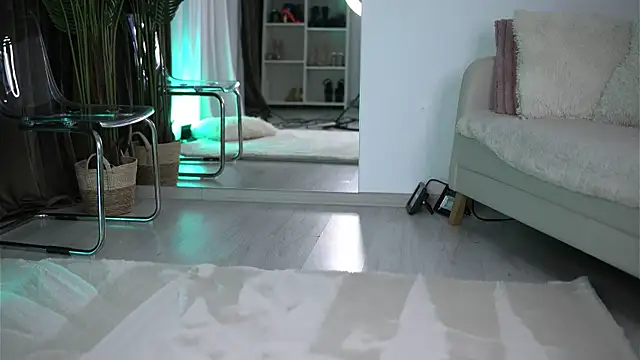 Snapshot of LuvCaprice chatting on December 17, 9:37 am LuvCaprice online show from December 17, 9:37 am