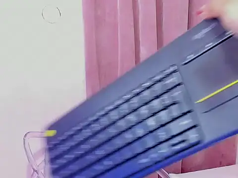 Snapshot of Xelena_Kiss chatting on November 27, 1:07 am Xelena Kiss online show from November 27, 1:07 am