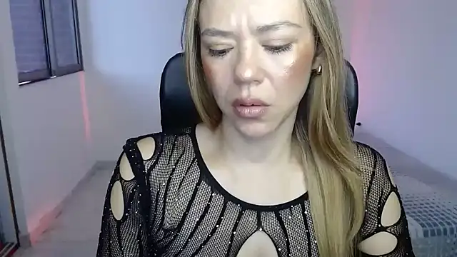 Snapshot of Annie_Cervantez chatting on April 26, 11:19 am Annie Cervantez online show from April 26, 11:19 am