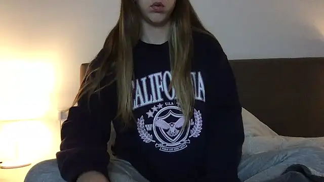 Snapshot of Martimartinaxx chatting on March 15, 9:21 pm Martimartinaxx online show from March 15, 9:21 pm