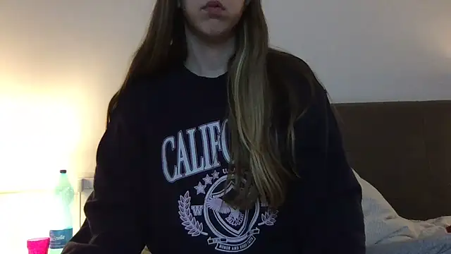 Snapshot of Martimartinaxx chatting on March 24, 8:14 pm Martimartinaxx online show from March 24, 8:14 pm