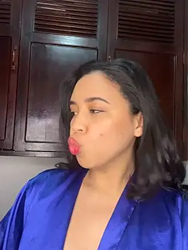 Esmerald 1111 online show from April 3, 8:45 am