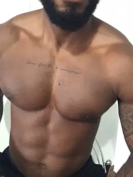 Snapshot of Nicolau_25 chatting on November 17, 8:03 pm Nicolau 25 online show from November 17, 8:03 pm