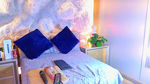 bella mush online show from April 17, 4:10 pm