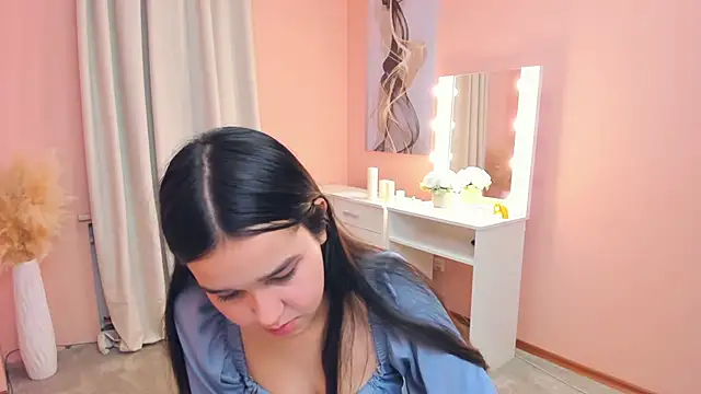 Snapshot of MeliaMelchiori chatting on November 21, 9:30 am MeliaMelchiori online show from November 21, 9:30 am