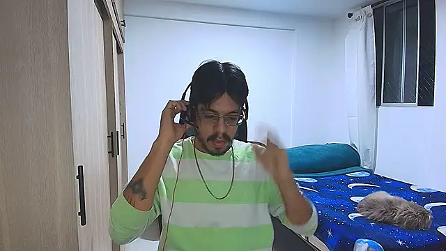 Snapshot of naitt_ chatting on December 18, 10:43 am naitt online show from December 18, 10:43 am