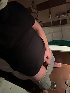 Snapshot of Locotre22 chatting on December 4, 5:28 am Locotre22 online show from December 4, 5:28 am