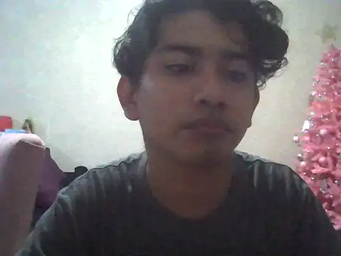 Snapshot of chikis_18 chatting on December 21, 1:46 am chikis 18 online show from December 21, 1:46 am