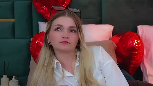 AnnyRaii online show from February 14, 6:04 pm