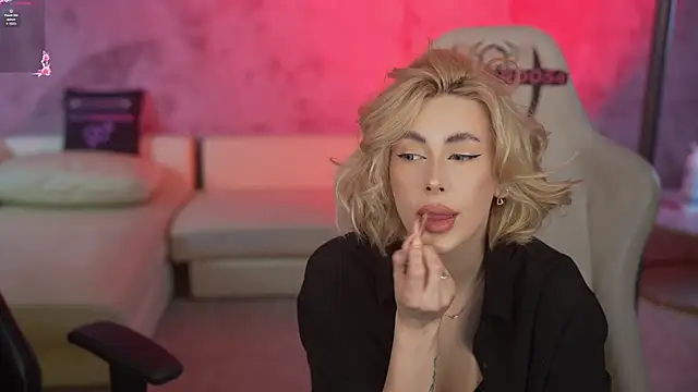 Kara cat online show from February 1, 3:43 pm