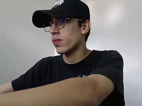 Snapshot of Dio__morningstar chatting on November 18, 4:33 pm Dio morningstar online show from November 18, 4:33 pm