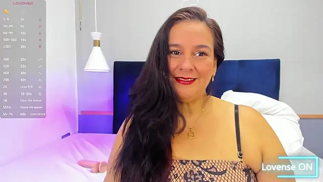 Snapshot of Sharlotte_BBW_ chatting on December 18, 11:49 am Sharlotte BBW online show from December 18, 11:49 am