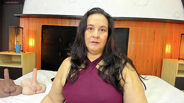 Snapshot of Sharlotte_BBW_ chatting on February 11, 12:10 pm Sharlotte BBW online show from February 11, 12:10 pm