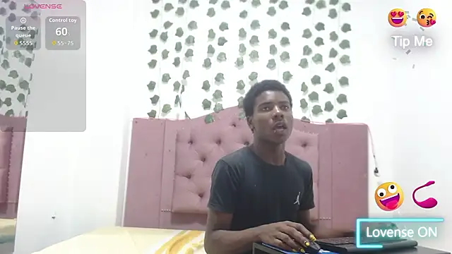 NoahJhonson69 online show from February 25, 11:53 am