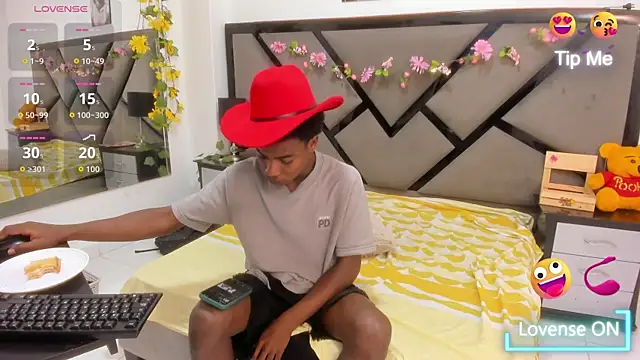 NoahJhonson69 online show from April 11, 12:31 pm