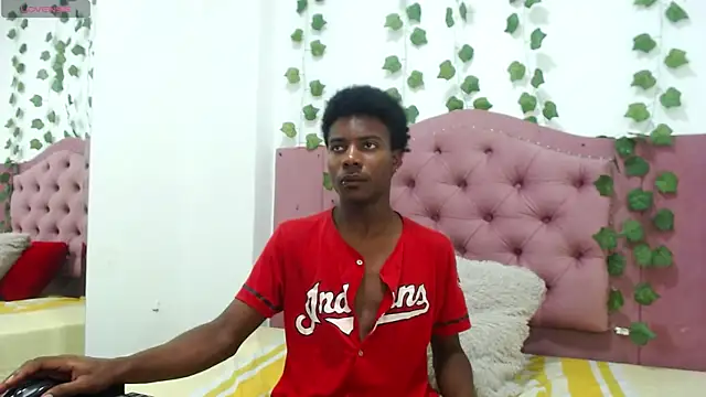 NoahJhonson69 online show from May 21, 11:39 am