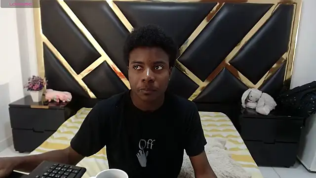 NoahJhonson69 online show from May 28, 11:29 am