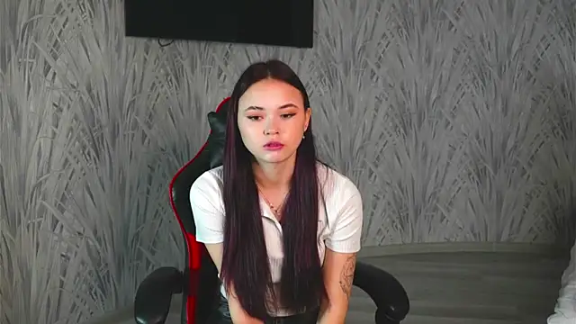 Snapshot of CarleeHake chatting on November 19, 2:55 am CarleeHake online show from November 19, 2:55 am