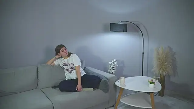 LyndaSkorcz online show from November 23, 2:55 am