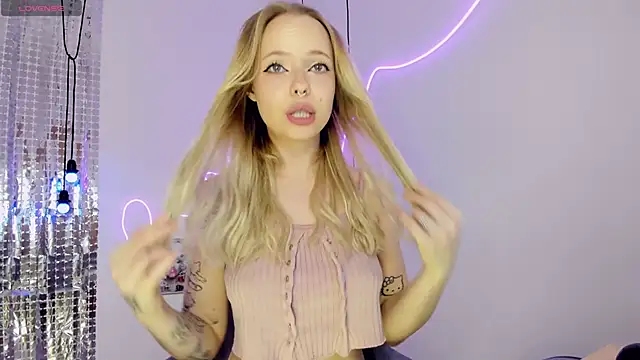 lucy loy online show from November 20, 1:55 pm